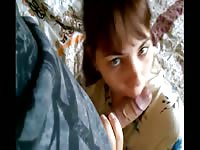 Slutty brunette does not gag in deepthroat